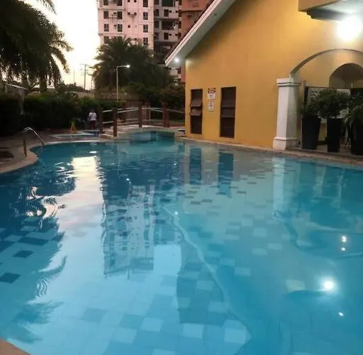 Apartamento Near Airport, Mailz Homez Cozy 2 Bedroom Condo, Full Kitchen, Swimming Pool, Wifi, 4r