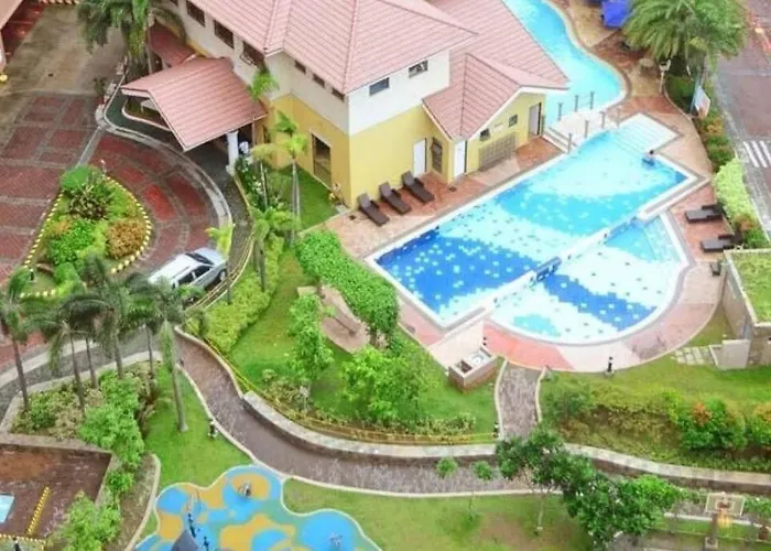 Near Airport, Mailz Homez Cozy 2 Bedroom Condo, Full Kitchen, Swimming Pool, Wifi, 4r Manila