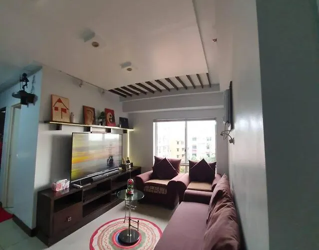 Near Airport, Mailz Homez Cozy 2 Bedroom Condo, Full Kitchen, Swimming Pool, Wifi, 4r