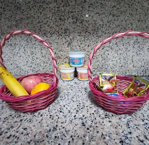 Near Airport, Mailz Homez Cozy 2 Bedroom Condo, Full Kitchen, Swimming Pool, Wifi, 4r *