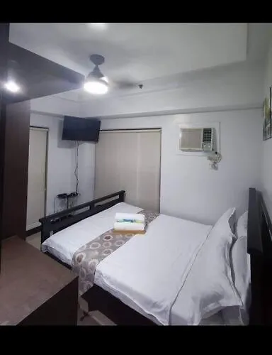 Near Airport, Mailz Homez Cozy 2 Bedroom Condo, Full Kitchen, Swimming Pool, Wifi, 4r Apartamento