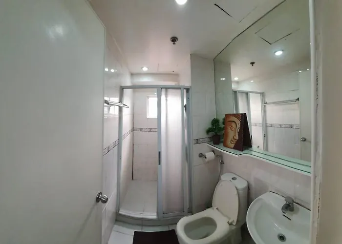 Near Airport, Mailz Homez Cozy 2 Bedroom Condo, Full Kitchen, Swimming Pool, Wifi, 4r Apartamento