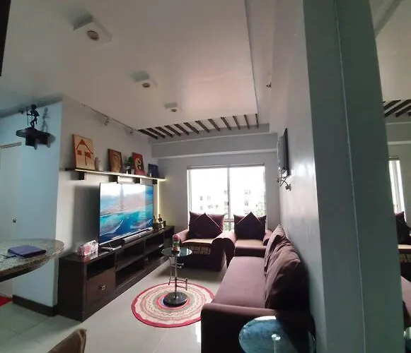 Near Airport, Mailz Homez Cozy 2 Bedroom Condo, Full Kitchen, Swimming Pool, Wifi, 4r Apartamento *