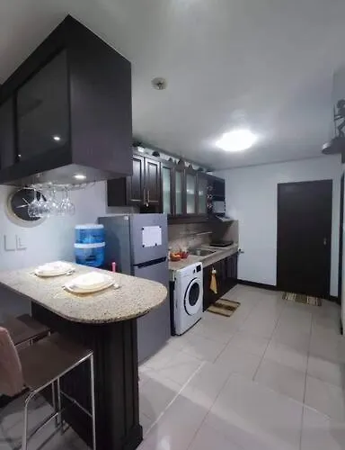 Near Airport, Mailz Homez Cozy 2 Bedroom Condo, Full Kitchen, Swimming Pool, Wifi, 4r Manila