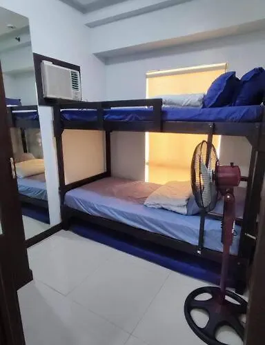 Near Airport, Mailz Homez Cozy 2 Bedroom Condo, Full Kitchen, Swimming Pool, Wifi, 4r Manila